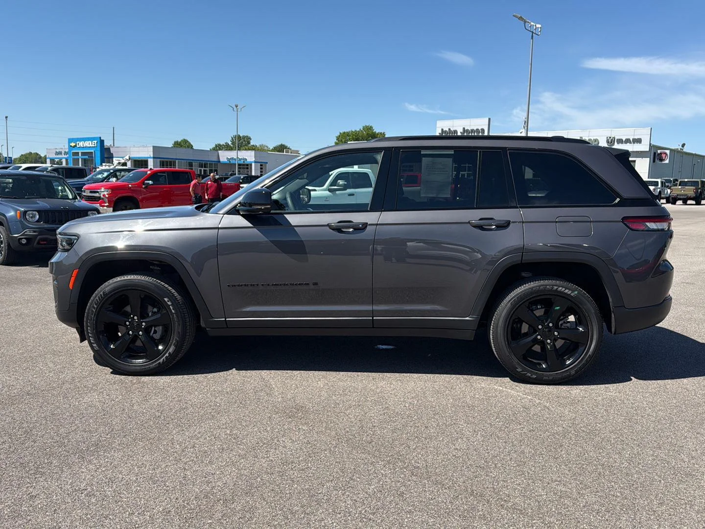 Used 2023 Baltic Gray Metallic Clearcoat Jeep Altitude image 8