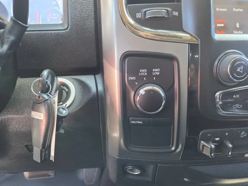 Used 2018 Brilliant Black Crystal Pearlcoat Ram Laramie image 30