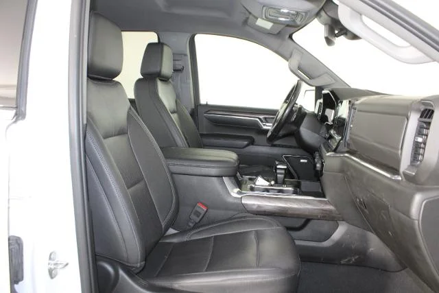 Used 2023 Summit White Chevrolet  image 19