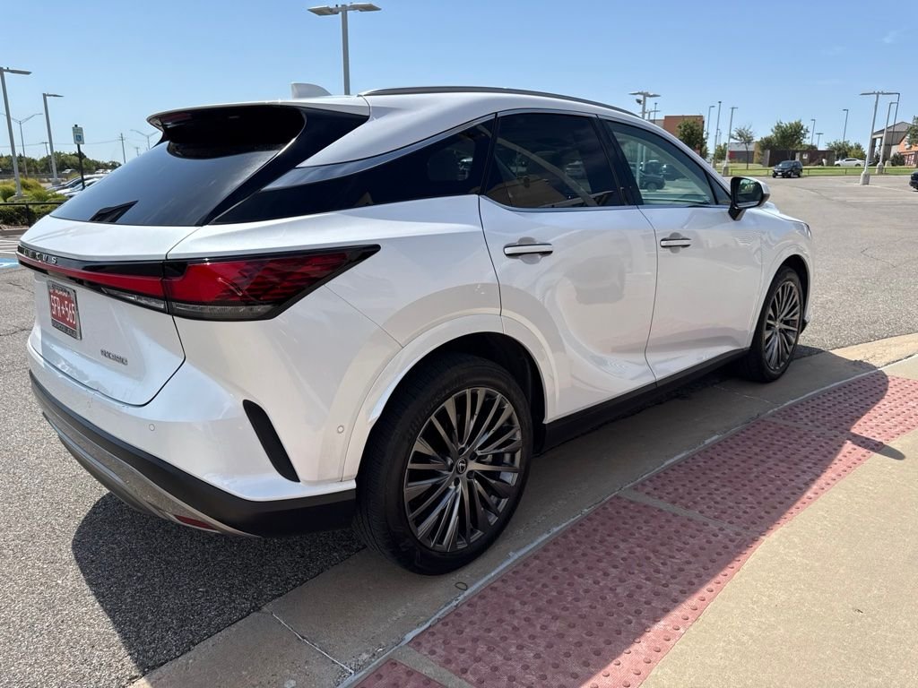 Used 2024 White Lexus 350 Luxury image 4