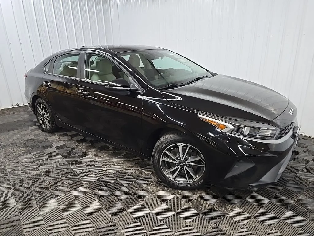 Used 2023 Aurora Black Kia LXS image 7