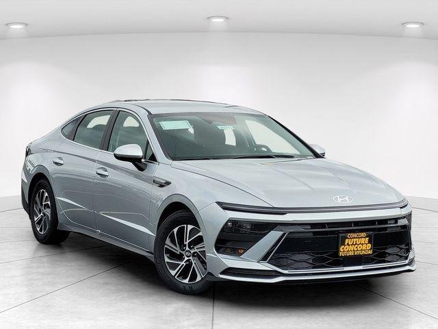 2026 Hyundai Sonata Blue's photo