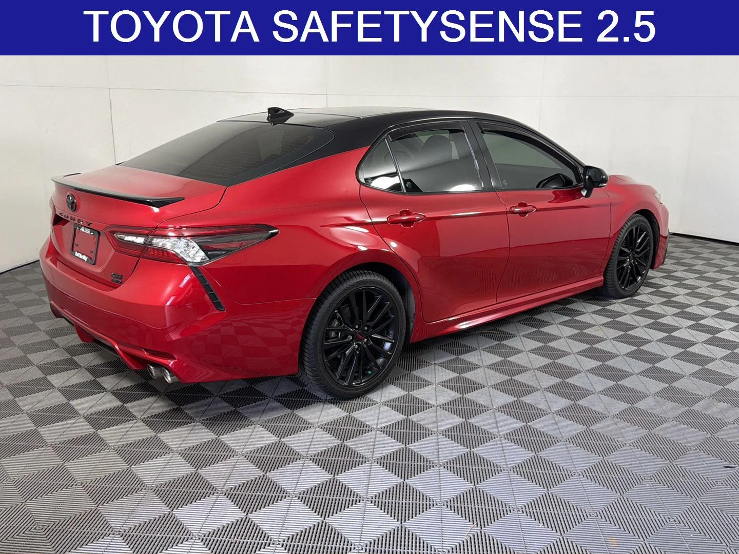 Used 2022 Supersonic Red w/Midnight Black Metallic Roof Toyota XSE image 4