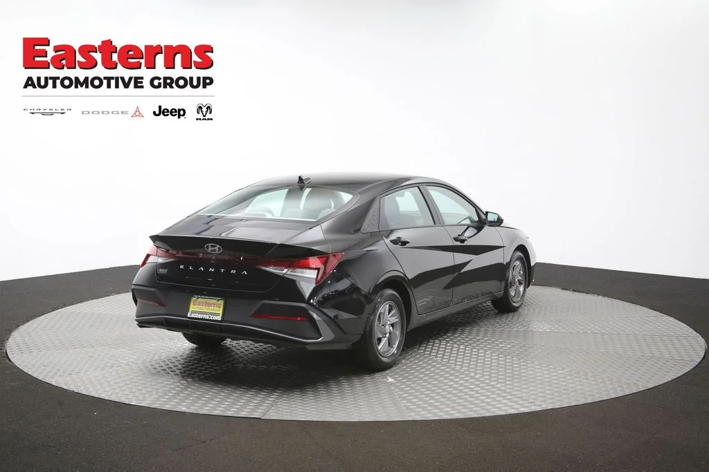 Used 2025 Black Hyundai SE image 37