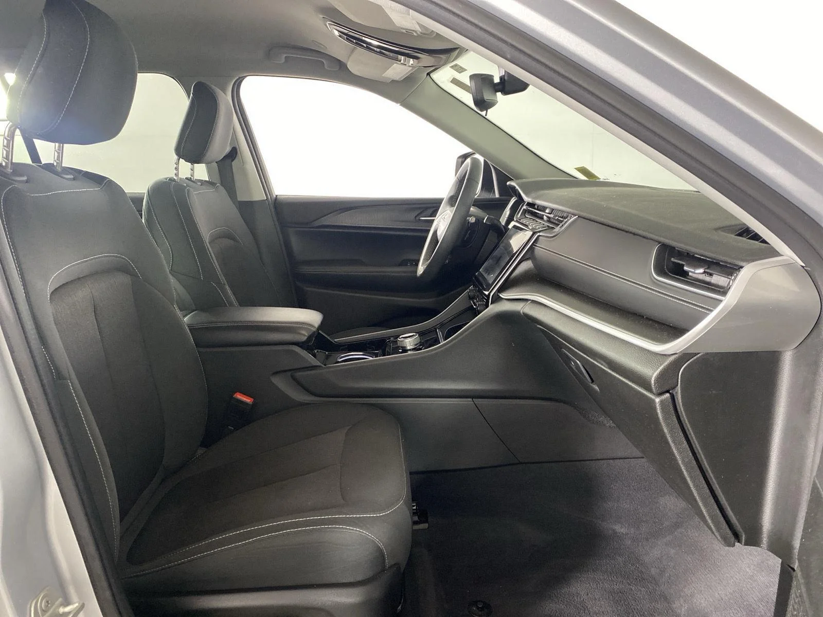 Used 2023 Silver Zynith Jeep Laredo image 34