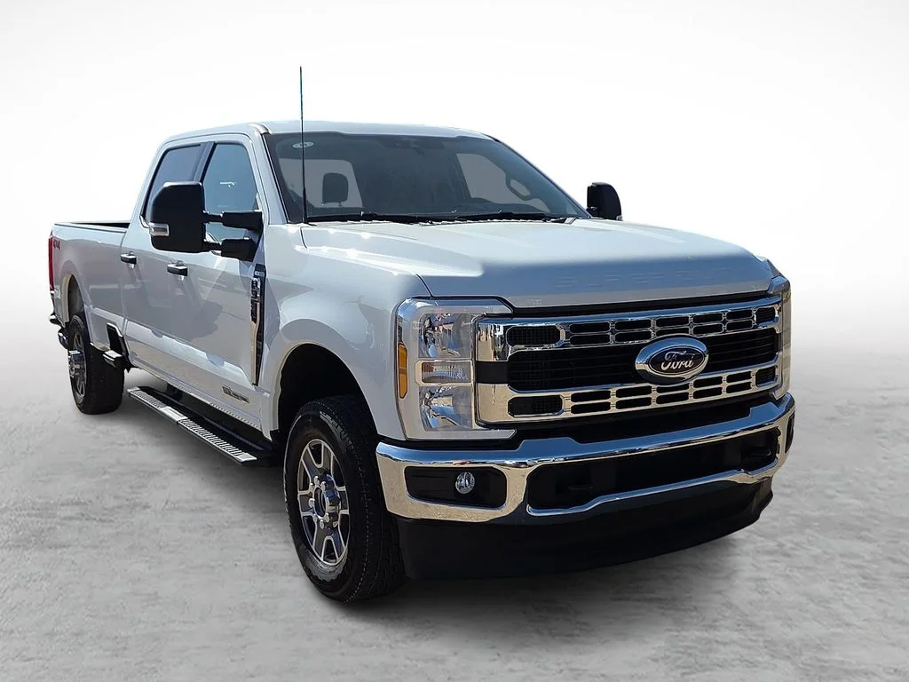 Used 2025 White Ford XLT image 1