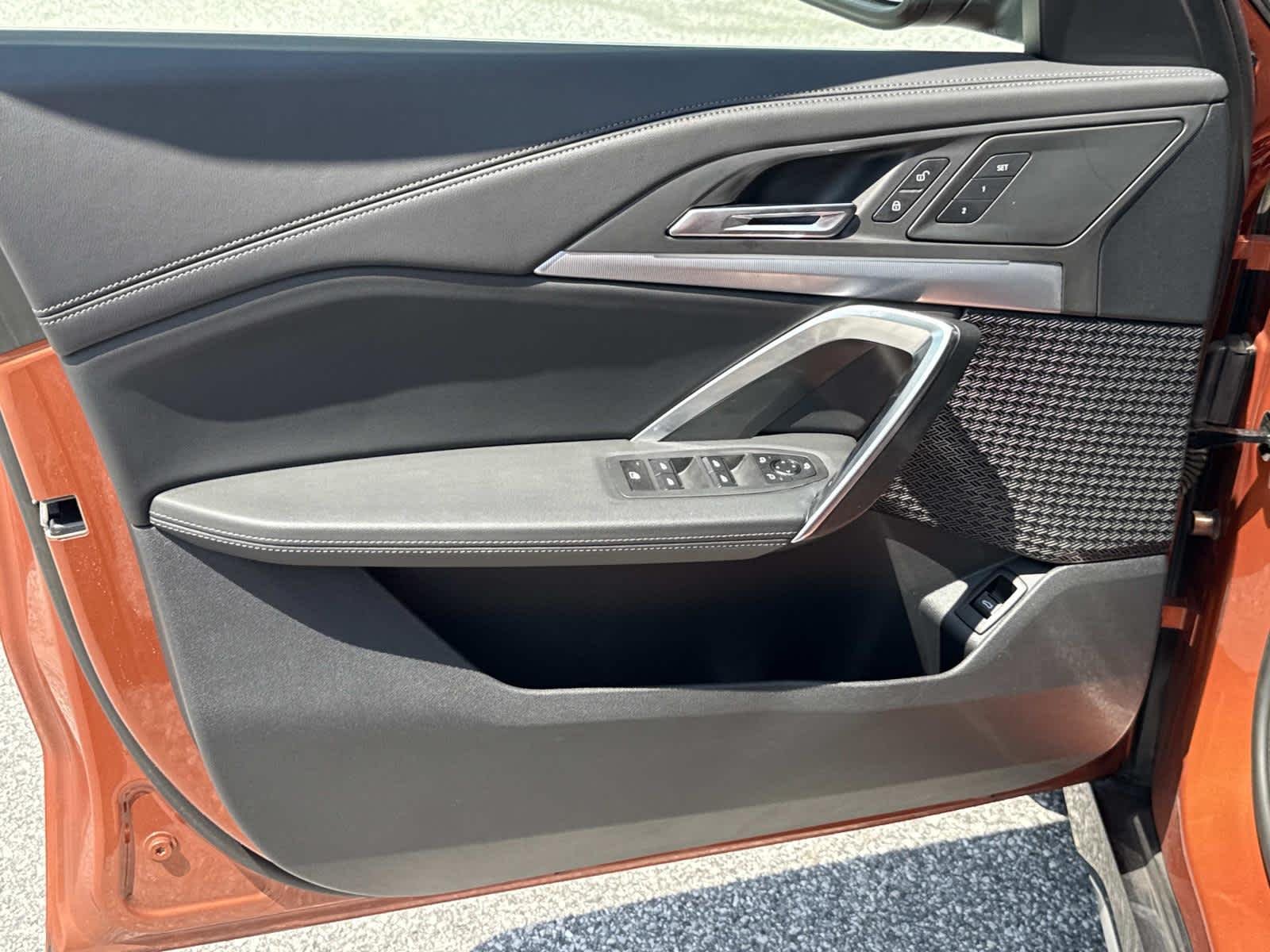 Used 2025 Utah Orange Metallic BMW xDrive28i image 37