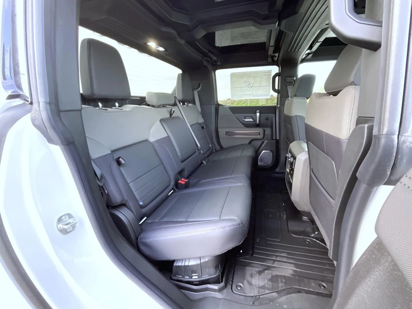 2025 GMC HUMMER EV 2X - Photo 18