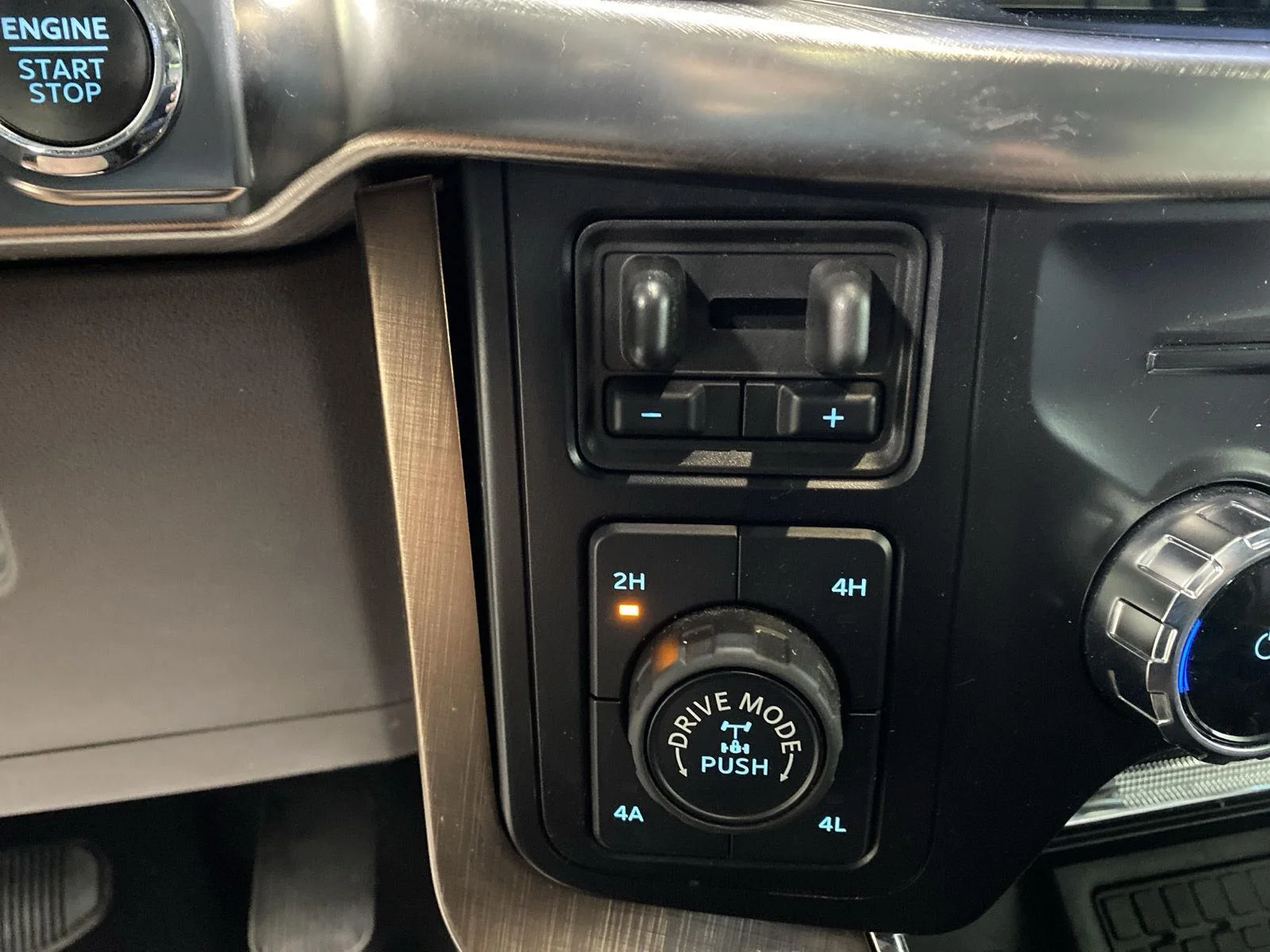 Used 2024 Black Metallic Ford King Ranch image 22