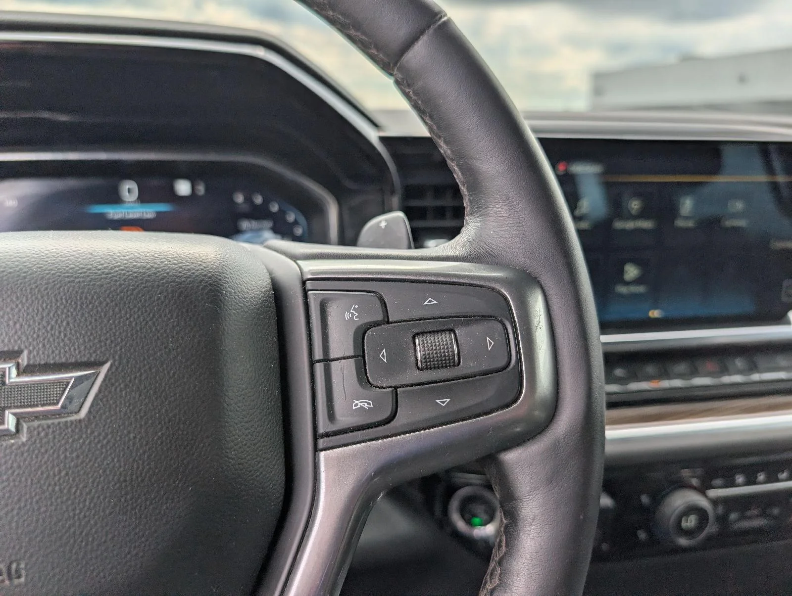Used 2022  Chevrolet  image 18