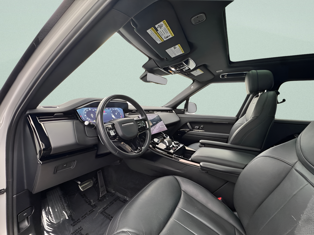 Used 2023  Land Rover SE Dynamic image 8