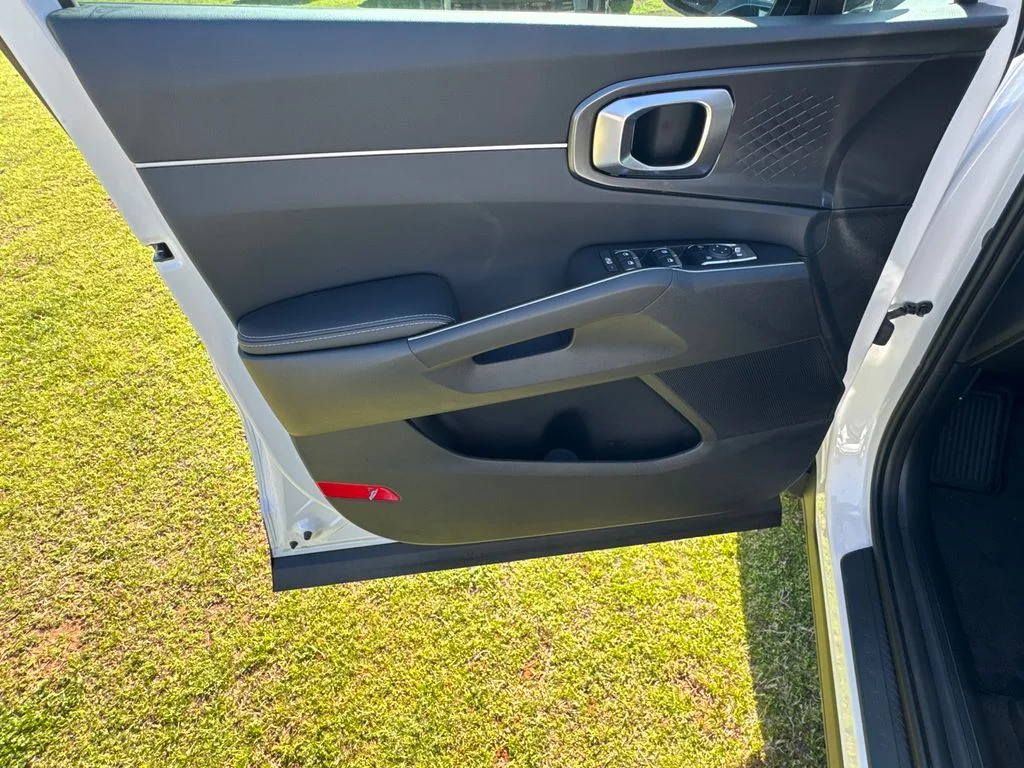 New 2026 Glacial White Pearl Kia LX image 10