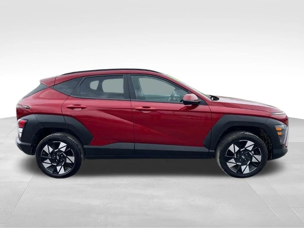 Used 2025 Red Hyundai SEL image 4