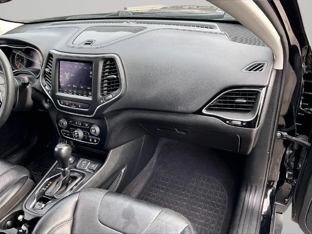 Used 2023 Black Jeep Altitude image 18