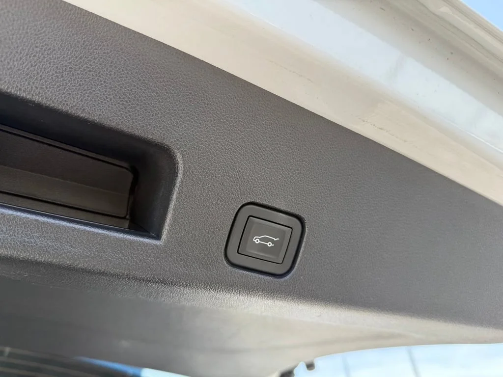 Used 2025 Summit White Chevrolet LT image 11