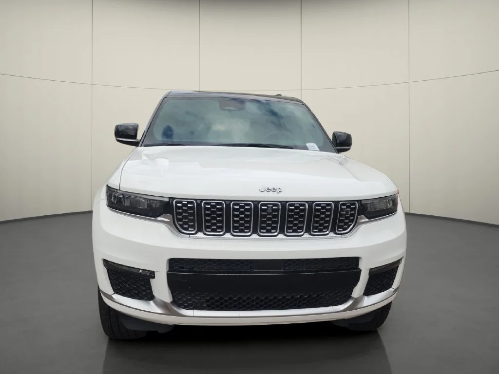 Used 2021 White Jeep Summit image 2