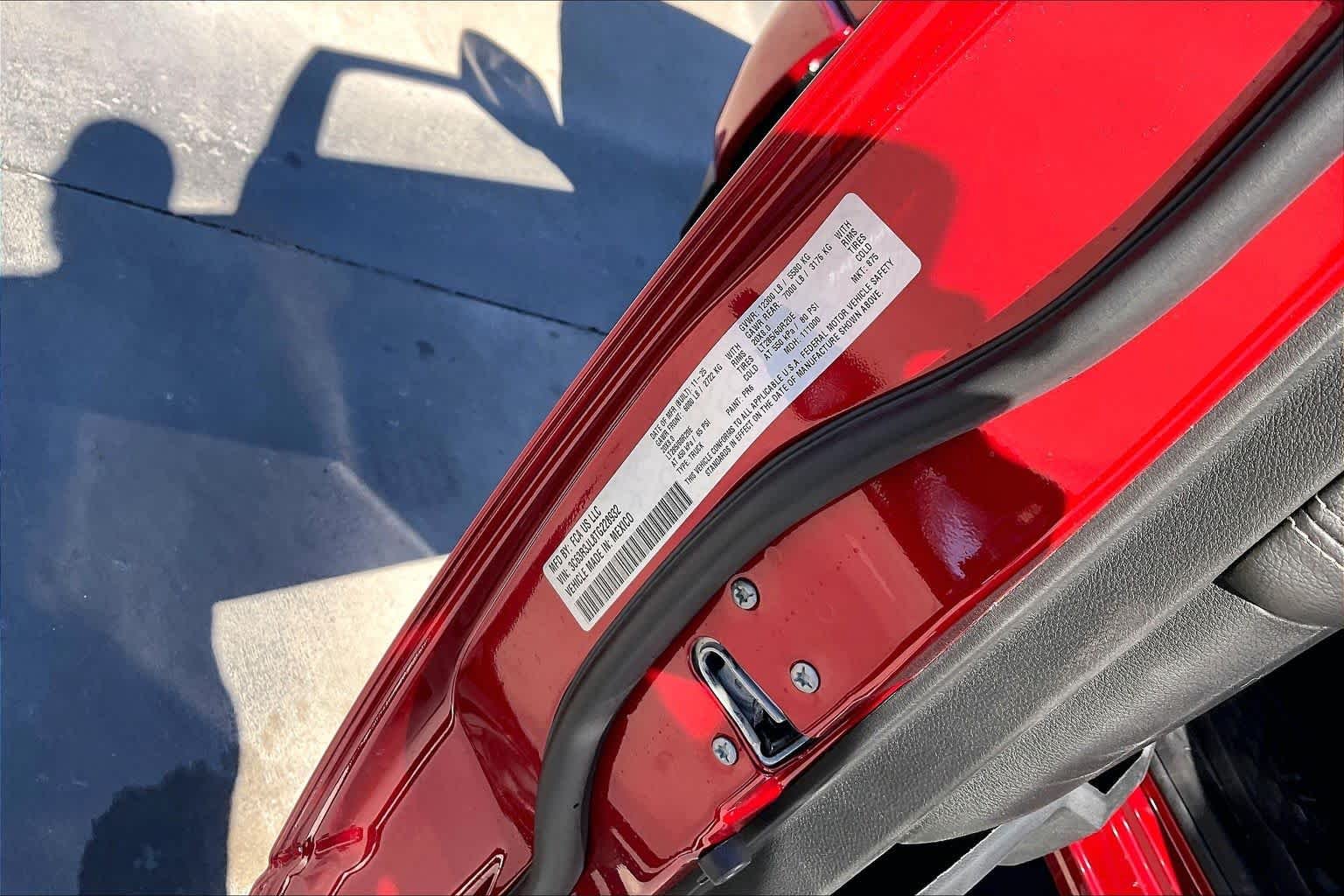 New 2026 Molten Red Pearl-Coat Exterior Paint RAM Laramie image 19