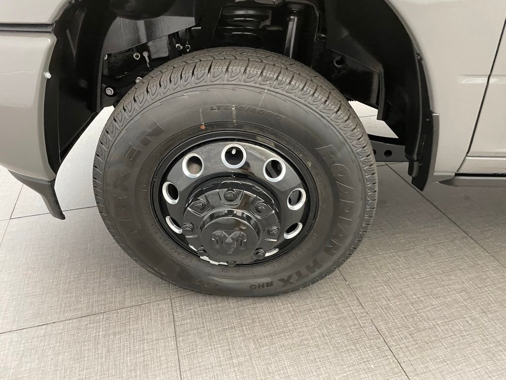 New 2026 Ceramic Gray Clear-Coat Exterior Paint RAM Laramie DRW image 10