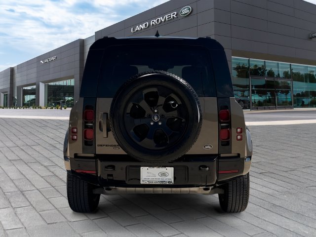 Used 2023 Gondwana Stone Metallic Land Rover X-Dynamic SE image 4