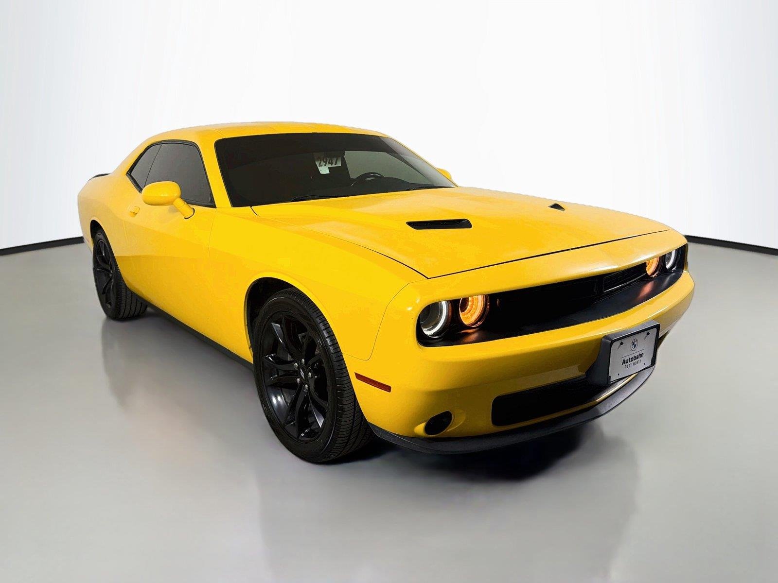 Used 2018 Pitch Black Clearcoat Dodge SXT image 3