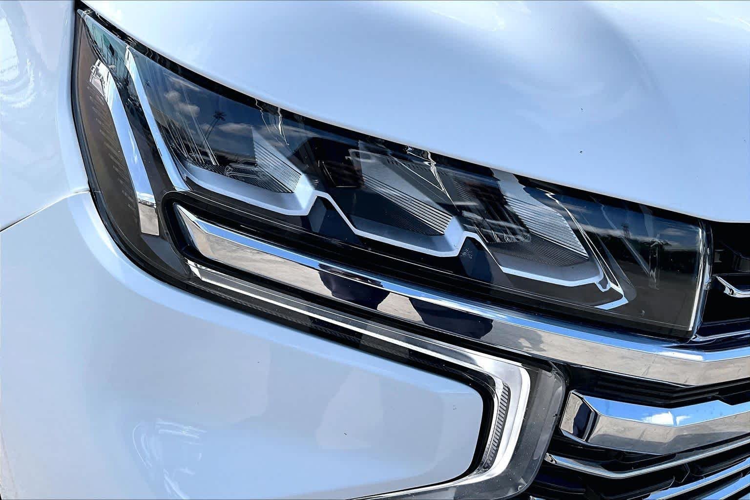 Used 2022 Summit White Chevrolet LT image 28