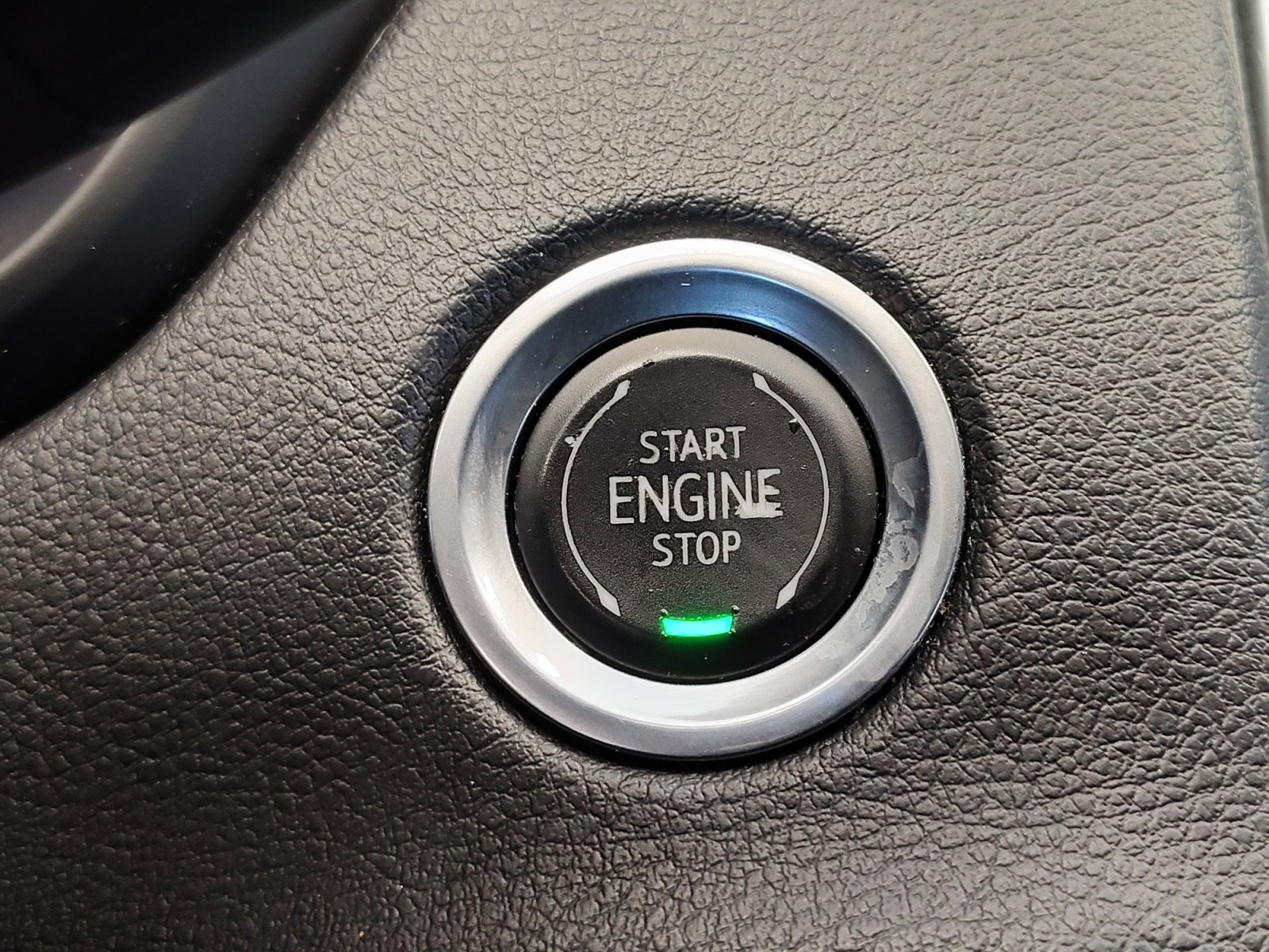 Used 2019 Radiant Silver Metallic Cadillac FWD Premium Luxury image 34
