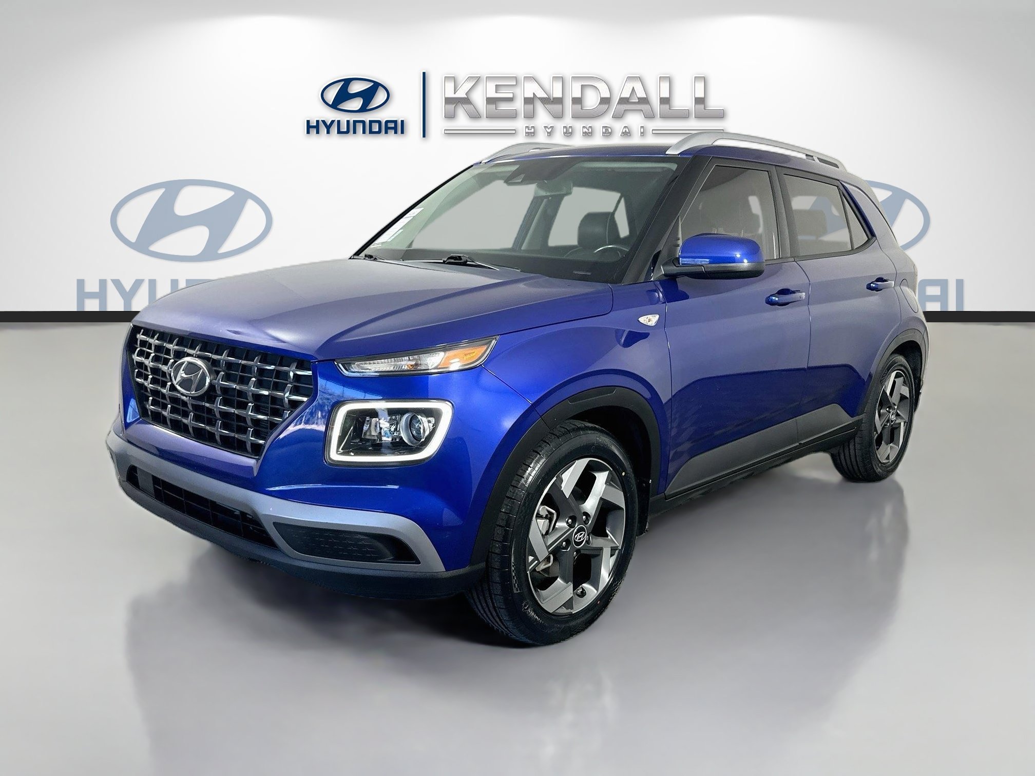 Used 2022 Intense Blue Hyundai Limited image 3