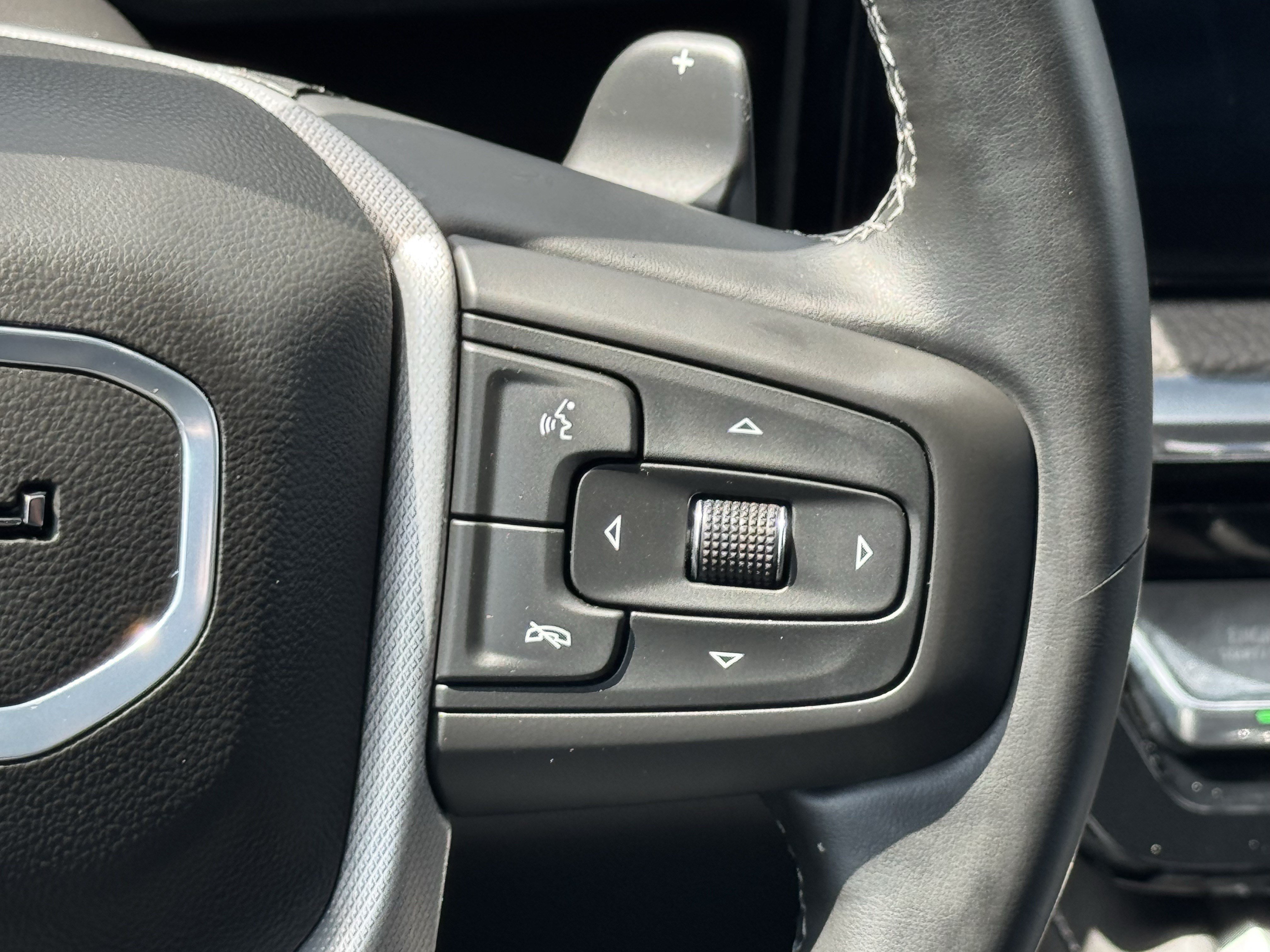 Used 2025 Sterling Metallic GMC Denali image 13