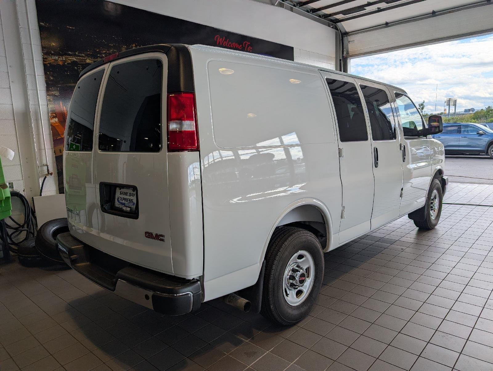 Used 2025  GMC 2500 image 9