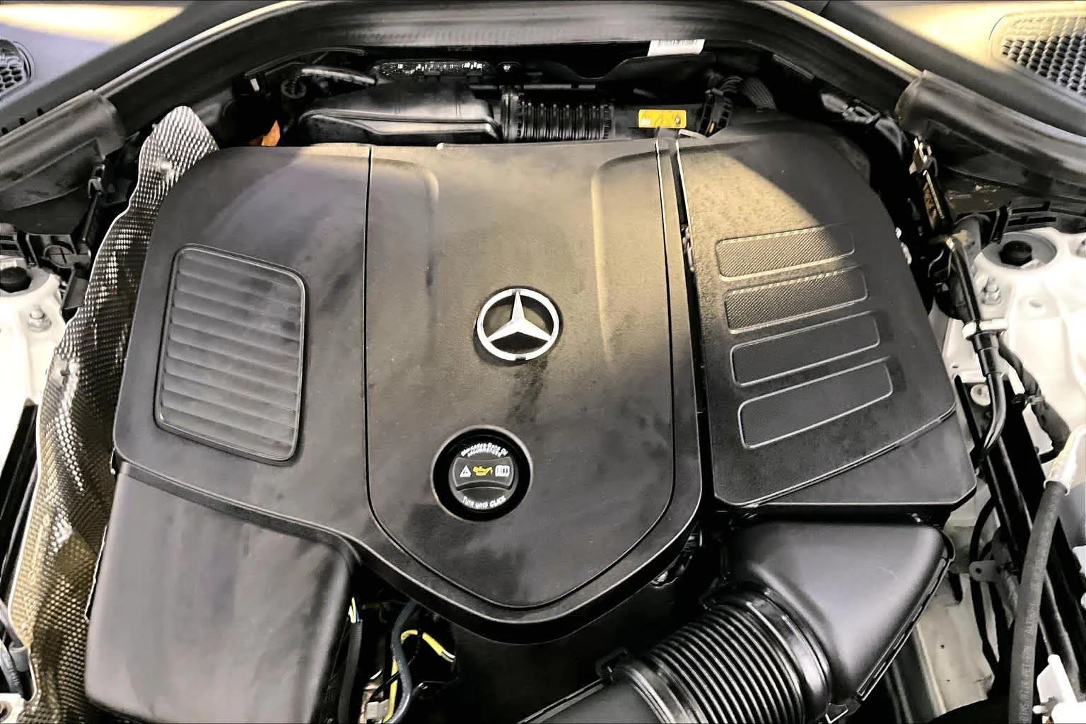 Certified Used 2025 Polar White Mercedes-Benz GLC 300 image 31
