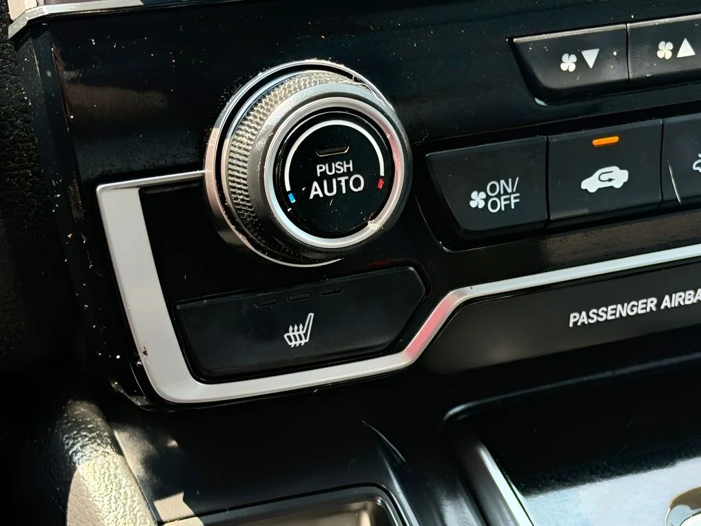 Used 2020 Obsidian Blue Pearl Honda Touring image 27