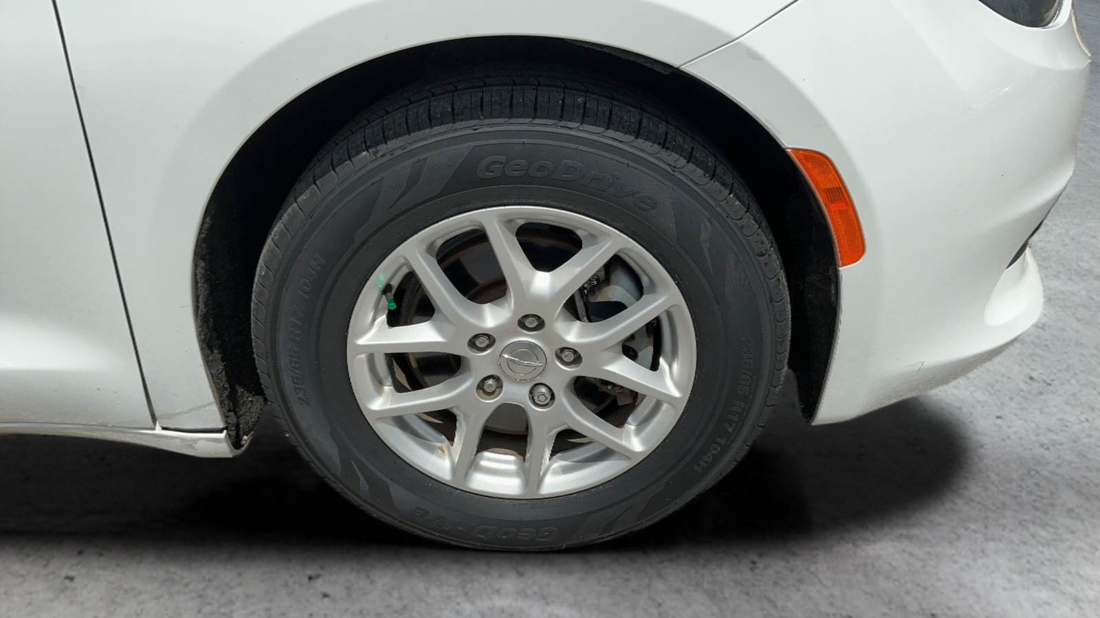 Used 2019 White Chrysler LX image 15
