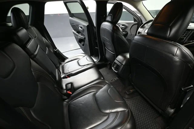 Used 2016 Gray Jeep Latitude image 40