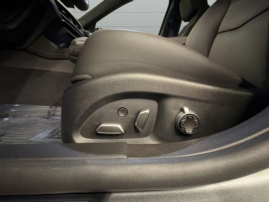 Used 2026 Silver Cadillac V-Series image 31
