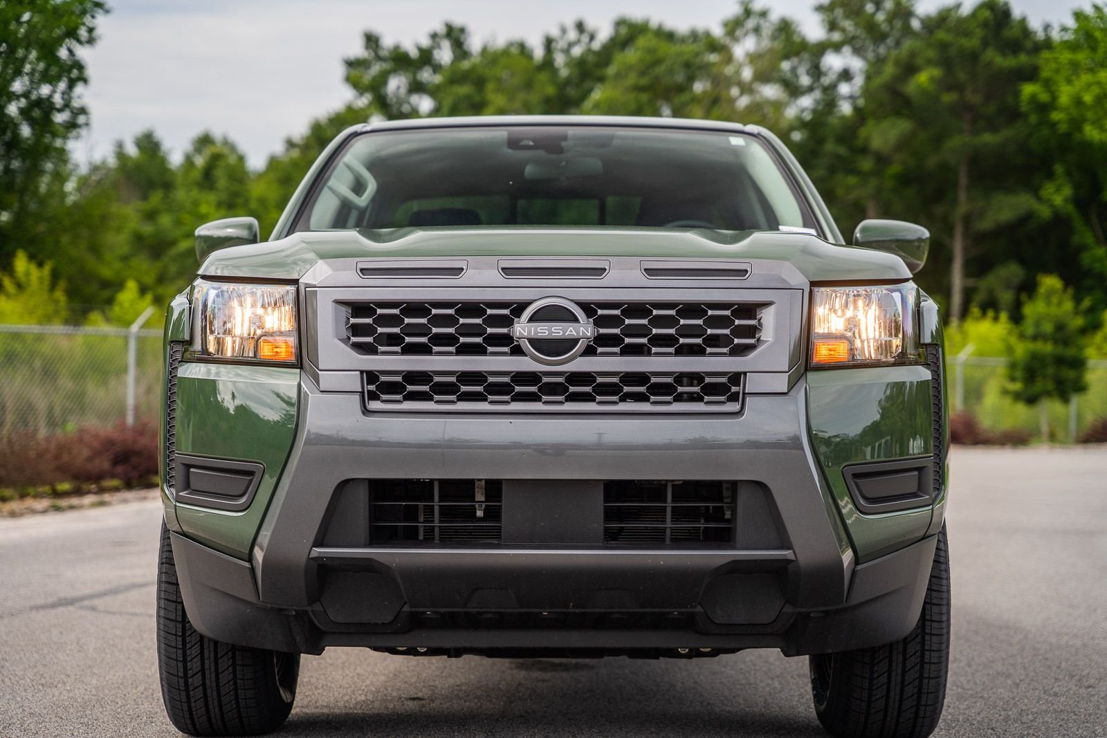 Used 2025 Green Nissan SV image 2