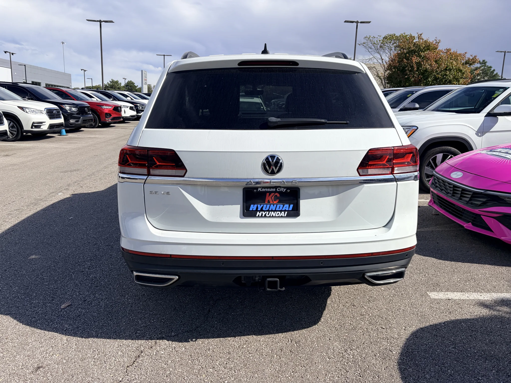 Used 2023 Pure White Volkswagen 3.6L V6 SE w/Technology image 4