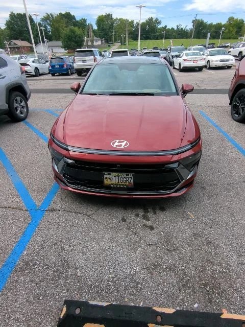 Used 2025 Red Hyundai Limited image 3