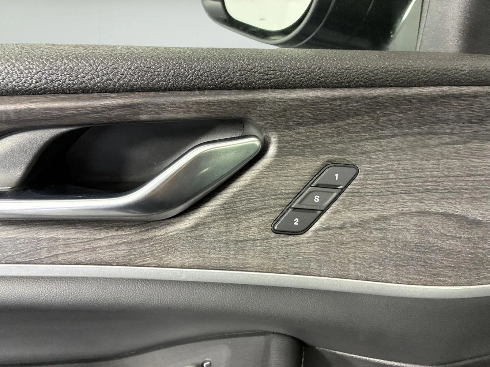 Used 2022 Baltic Gray Metallic Clearcoat Jeep Limited image 27