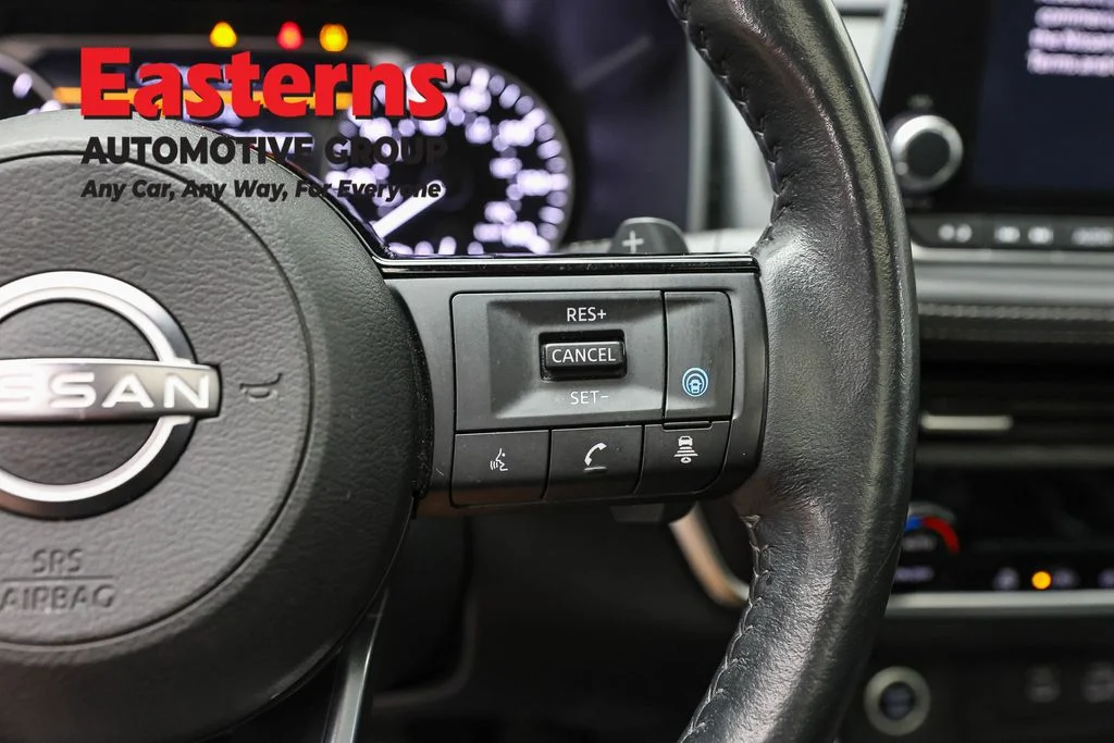 Used 2023 Red Nissan SV image 16