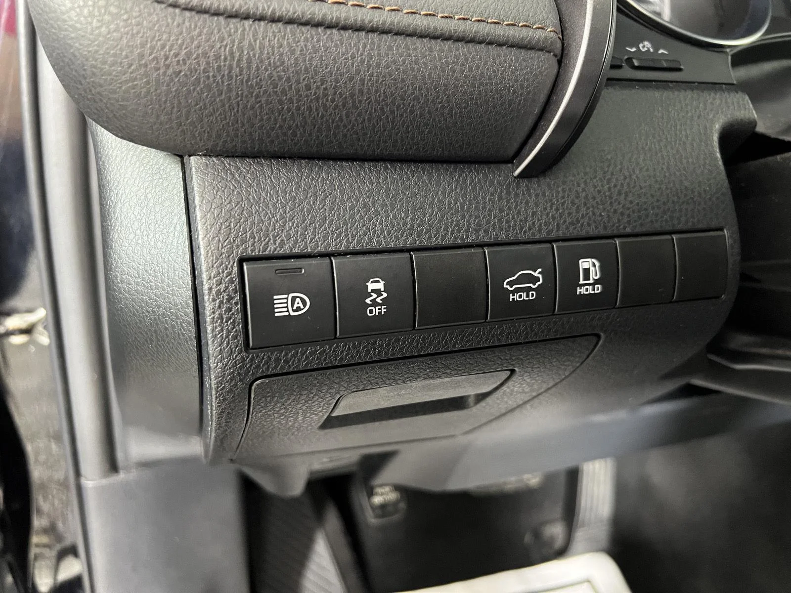 Used 2020 Bk Toyota LE image 24