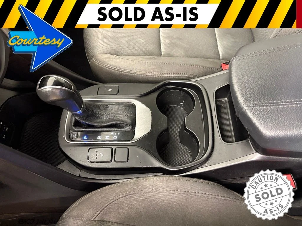 Used 2013 White Hyundai Base image 25