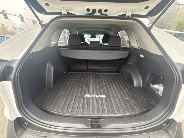 Used 2025 Ice Toyota LE image 17