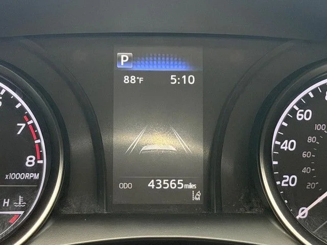 2021 Toyota Camry SE - Photo 19