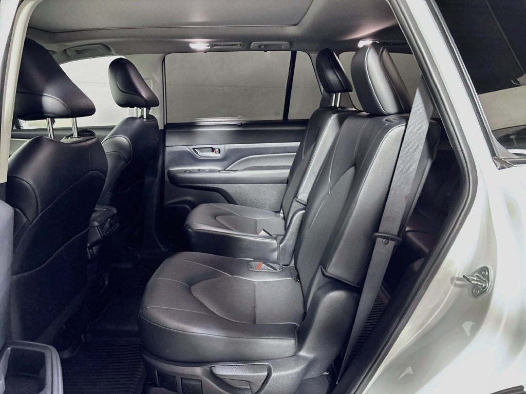 Used 2024 Pearl Toyota XLE image 20