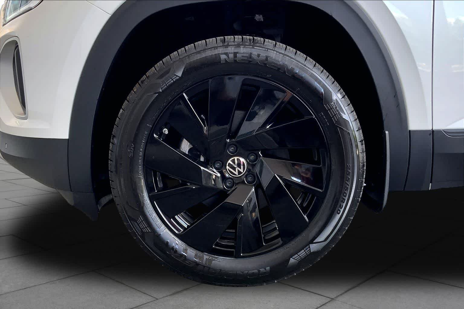 2026 Volkswagen Atlas SE w/Tech - Photo 11