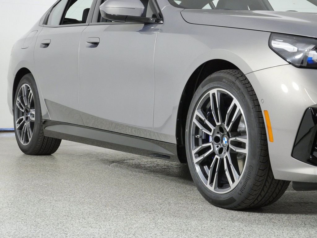 New 2027 Oxide Grey Metallic BMW 540i xDrive image 6