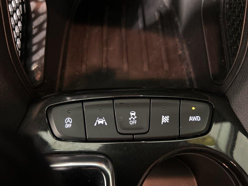 Used 2025 Summit White Chevrolet LT image 23