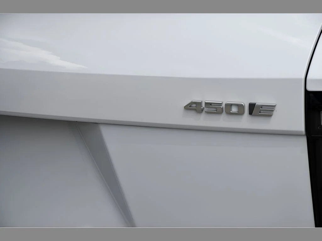 New 2026 Vibrant White Tricoat Cadillac Sport image 28