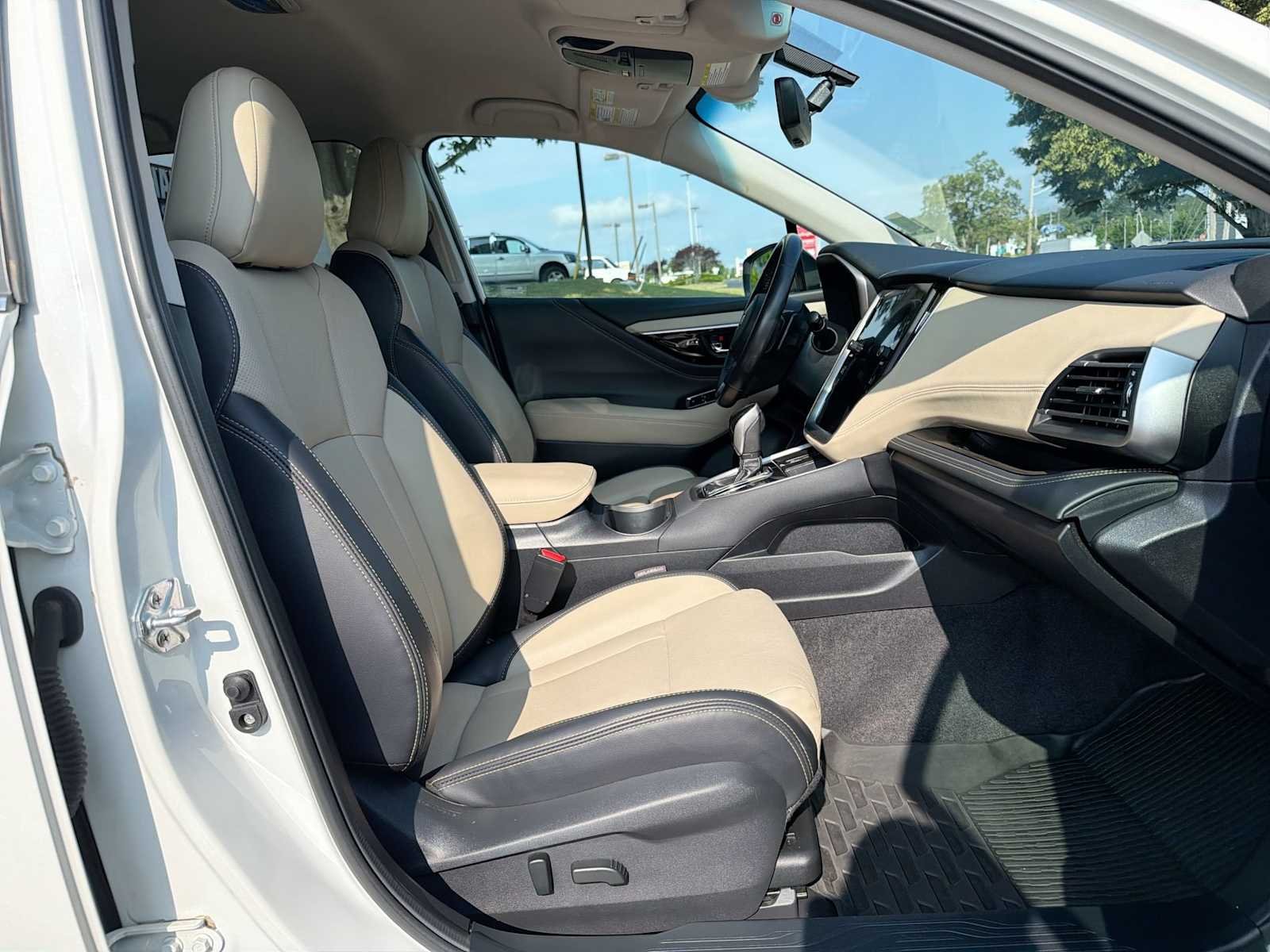 Used 2021 Crystal White Pearl Subaru Limited image 15