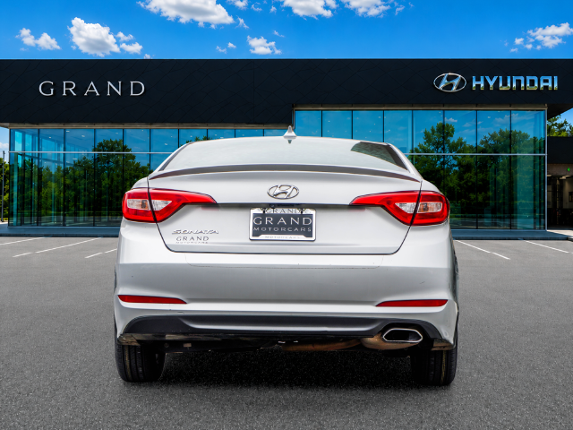 Used 2015 Silver Hyundai SE image 5
